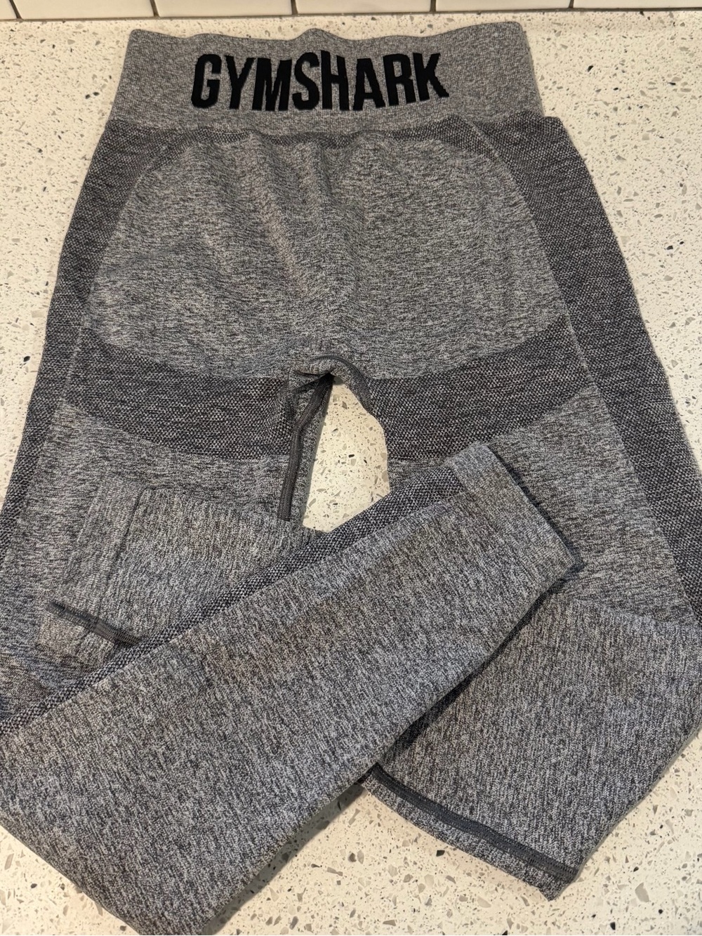 Gymshark Seamless Gray High Waisted Leggings Black Logo Womenโs